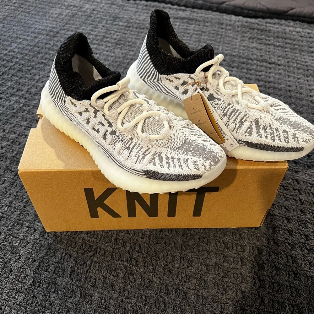 Yeezy - Picture 4 of 5